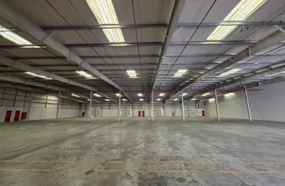Warehouse - Studio - 4 Bathrooms for rent in Al Sajaa Industrial - Al Sajaa - Sharjah