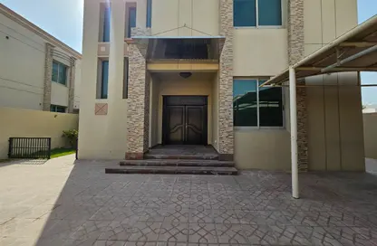 Villa - 5 Bedrooms - 4 Bathrooms for rent in Al Manara - Dubai