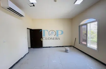 شقة - غرفة نوم - 2 حمامات للايجار في بيدا بن عمار - اشارج - العين