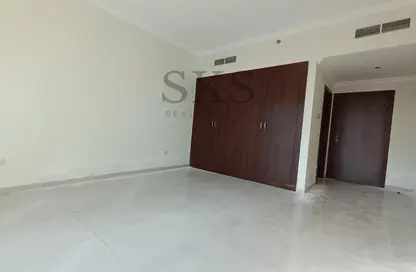 صورة لـ غرفة- غرفة النوم شقة - غرفة نوم - 2 حمامات للايجار في XV الفن - الخليج التجاري - دبي ، صورة رقم 1