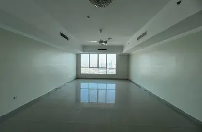 شقة - 2 غرف نوم - 3 حمامات للايجار في شارع جمال عبد الناصر - المجاز - الشارقة
