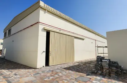 Warehouse - Studio - 1 Bathroom for rent in Al Sajaa - Sharjah