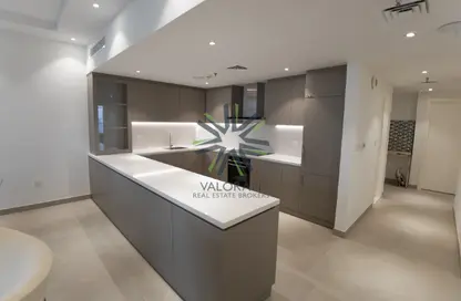 Apartment - 3 Bedrooms - 5 Bathrooms for sale in Skyview Tower - Dubai Marina - Dubai