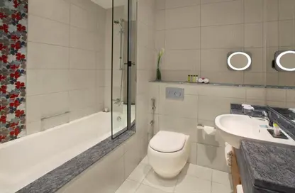 Bathroom image for: Hotel  and  Hotel Apartment - 2 Bedrooms - 2 Bathrooms for rent in DoubleTree by Hilton Hotel - Al Barsha 1 - Al Barsha - Dubai, Image 1
