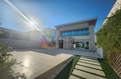 Villa - 5 Bedrooms - 6 Bathrooms for rent in Jumeirah 1 - Jumeirah - Dubai