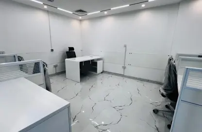 Business Centre - Studio - 4 Bathrooms for rent in Al Nasr Plaza - Oud Metha - Bur Dubai - Dubai