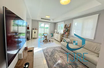 فيلا - 2 غرف نوم - 3 حمامات للبيع في الينابيع 2 - الينابيع - دبي