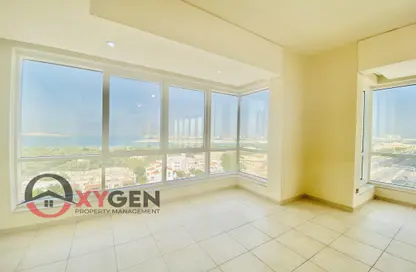 Empty Room image for: Apartment - 3 Bedrooms - 4 Bathrooms for rent in Al Mina Tower - Al Mina - Abu Dhabi, Image 1