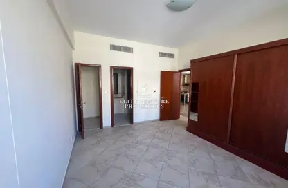 شقة - غرفة نوم - 2 حمامات للايجار في بارتون هاوس 1 - بارتون هاوس - مدينة السيارات - دبي