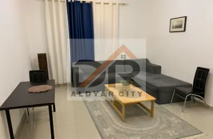 شقة - غرفة نوم - 2 حمامات للايجار في مساكن كورنيش عجمان - طريق كورنيش عجمان - عجمان