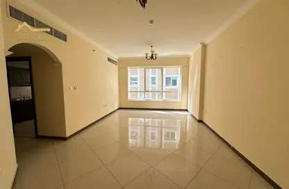 شقة - 2 غرف نوم - 2 حمامات للايجار في المحطة - القاسمية - الشارقة