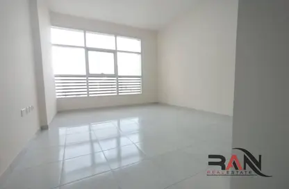 Empty Room image for: Apartment - 2 Bedrooms - 3 Bathrooms for rent in Al Noor Tower - Khalifa Street - Abu Dhabi, Image 1
