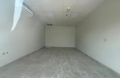 Shop - Studio for rent in Al Sajaa Industrial - Al Sajaa - Sharjah