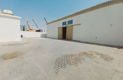 Warehouse - Studio - 2 Bathrooms for rent in Al Sajaa Industrial - Al Sajaa - Sharjah