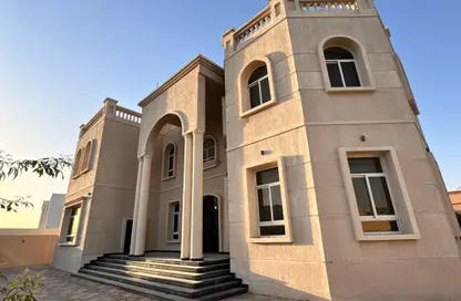 Villa - 5 Bedrooms - 6 Bathrooms for rent in Al Aweer 1 - Al Aweer - Dubai