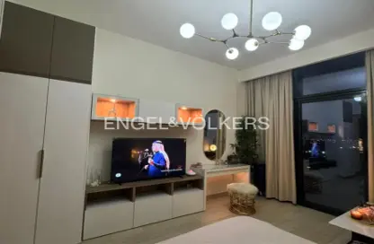 Living Room image for: Apartment - 1 Bathroom for rent in AZIZI Riviera 6 - Meydan One - Meydan - Dubai, Image 1