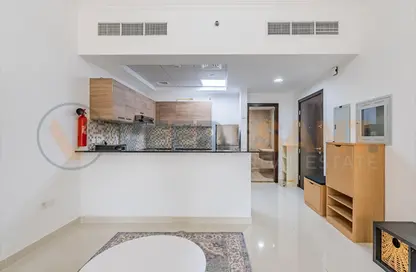 شقة - 1 حمام للايجار في طراز عربي - مساكن القناه المائية - مدينة دبي الرياضية - دبي