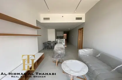 شقة - غرفة نوم - 2 حمامات للايجار في برج بلو ويفز - مجمع دبي ريزيدنس - دبي لاند - دبي