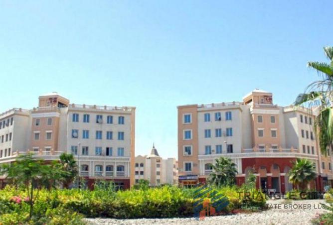 12 Cheques studio | England X series | W. Balcony