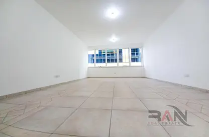 شقة - 3 غرف نوم - 4 حمامات للايجار في برج الياسمين - شارع المطار - أبوظبي