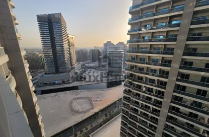 شقة - غرفة نوم - 2 حمامات للايجار في برج هيرا - مدينة دبي الرياضية - دبي