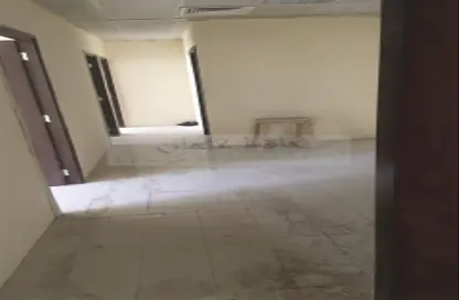 مكتب - استوديو - 2 حمامات للايجار في معسكر آل نهيان - أبوظبي
