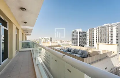 Apartment - 2 Bedrooms - 2 Bathrooms for sale in Mazaya 8 - Queue Point - Dubai Land - Dubai