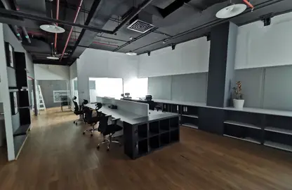 مكتب - استوديو - 2 حمامات للايجار في خليج آيريس - الخليج التجاري - دبي