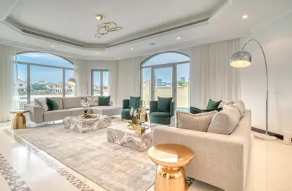Living Room image for: Villa - 5 Bedrooms - 6 Bathrooms for rent in Garden Homes Frond E - Garden Homes - Palm Jumeirah - Dubai, Image 1