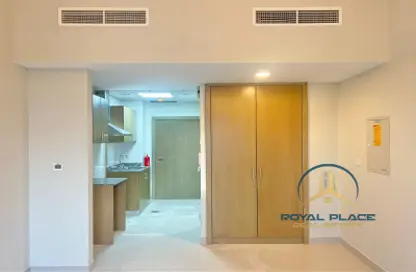 Apartment - 2 Bathrooms for rent in SOL Star - Dubai Investment Park (DIP) - Dubai