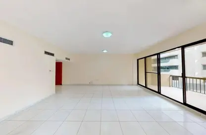 Apartment - 3 Bedrooms - 3 Bathrooms for rent in Golden Sands 1 - Mankhool - Bur Dubai - Dubai