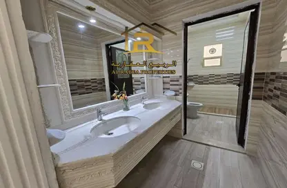 فيلا - 5 غرف نوم - 7 حمامات للايجار في 1 المويهات - المويهات - عجمان