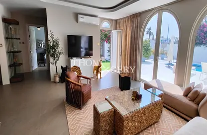 Villa - 4 Bedrooms - 4 Bathrooms for rent in Umm Suqeim 1 Villas - Umm Suqeim 1 - Umm Suqeim - Dubai