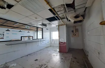 Retail - Studio for rent in Thani Yarmook Building - Halwan - Sharjah