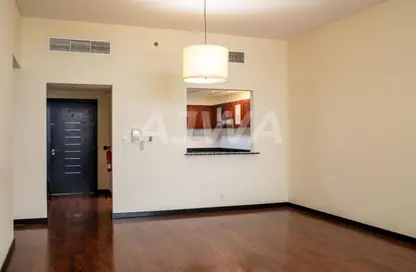 Apartment - 1 Bedroom - 2 Bathrooms for rent in Green Lakes Towers 1 - Green Lakes Towers - JLT Cluster S - Jumeirah Lake Towers - Dubai