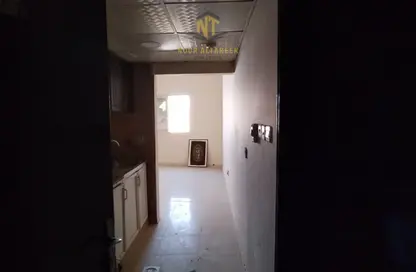 شقة - 1 حمام للايجار في بناء النباعة - النبعة - الشرق - الشارقة
