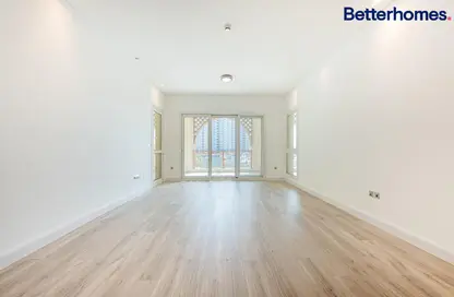 Empty Room image for: Apartment - 3 Bedrooms - 4 Bathrooms for rent in Marina Residences 2 - Marina Residences - Palm Jumeirah - Dubai, Image 1