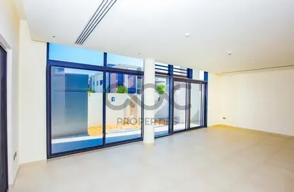 Empty Room image for: Villa - 4 Bedrooms - 5 Bathrooms for sale in West Yas - Yas Island - Abu Dhabi, Image 1