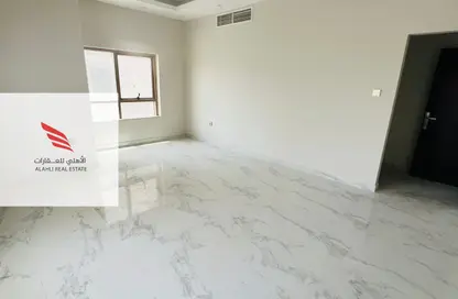 شقة - 2 غرف نوم - 2 حمامات للايجار في برج الكورنيش - طريق كورنيش عجمان - عجمان