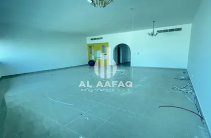 شقة - 3 غرف نوم - 4 حمامات للايجار في أبراج بن حم - التعاون - الشارقة