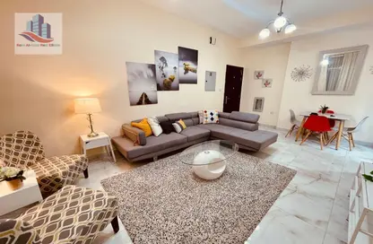 Living Room image for: Apartment - 1 Bedroom - 2 Bathrooms for rent in Babel Towers - Al Majaz 3 - Al Majaz - Sharjah, Image 1