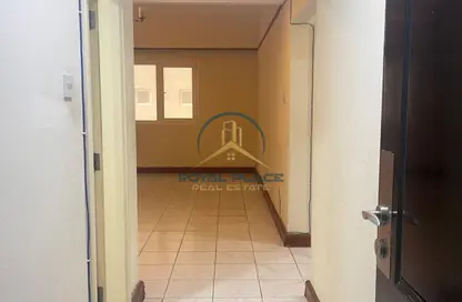 شقة - غرفة نوم - 2 حمامات للايجار في منخول - بر دبي - دبي