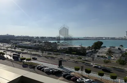 دوبلكس - 2 غرف نوم - 3 حمامات للايجار في شارع الكورنيش - أبوظبي