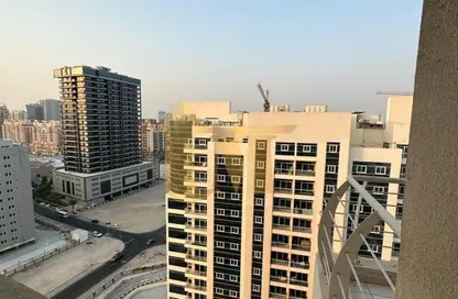 Apartment - 3 Bedrooms - 3 Bathrooms for rent in Royal Residence 1 - Royal Residence - Dubai Sports City - Dubai