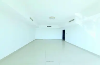 Empty Room image for: Apartment - 2 Bedrooms - 4 Bathrooms for rent in Ibtikar 2 - Al Majaz 2 - Al Majaz - Sharjah, Image 1
