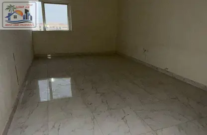 شقة - غرفة نوم - 2 حمامات للايجار في مجمع مويلح - تجارية مويلح - الشارقة