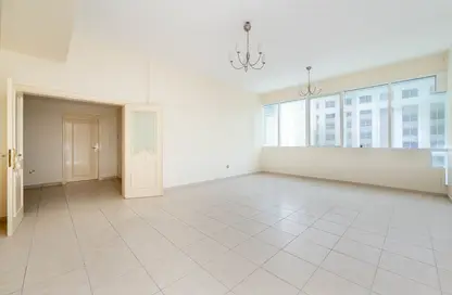 Apartment - 2 Bedrooms - 2 Bathrooms for rent in New Zubaidi Building - Al Majaz 1 - Al Majaz - Sharjah