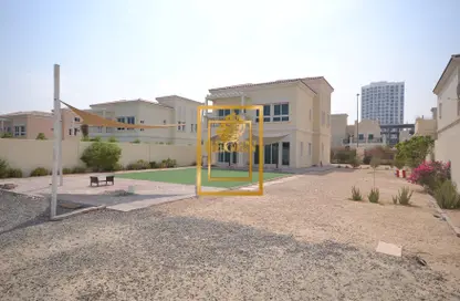 Villa - 2 Bedrooms - 4 Bathrooms for rent in District 16L - Jumeirah Village Circle - Dubai