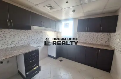 شقة - 2 غرف نوم - 3 حمامات للايجار في التعاون - الشارقة