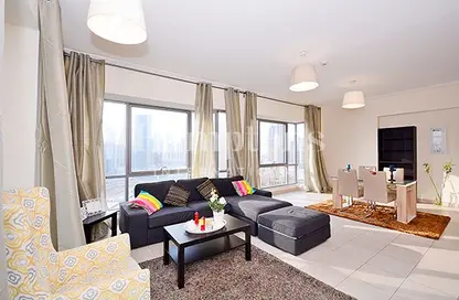 صورة لـ غرفة المعيشة شقة - 2 غرف نوم - 3 حمامات للايجار في البرج الجنوبي 1 - الجناح الجنوبي - دبي وسط المدينة - دبي ، صورة رقم 1